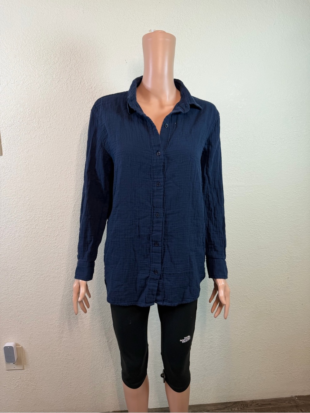 Aritzia Little Moon Women's Sail Shirt 100% Cotton Button-Up Gauze Navy Size Sm - Picture 14 of 15